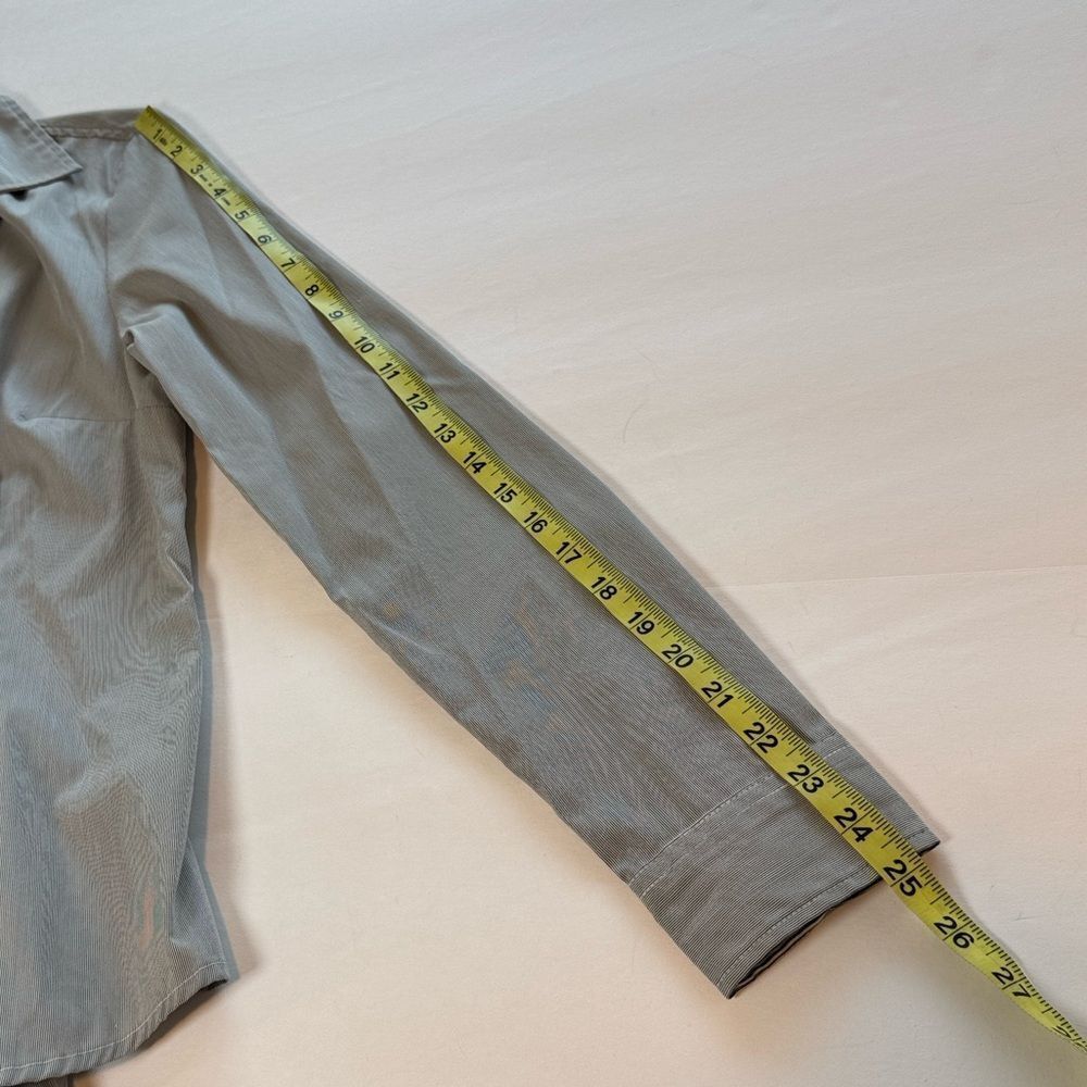 H&M Women's Grey Button Down Dress
Shirt Size 8 - Picture 8 of 8